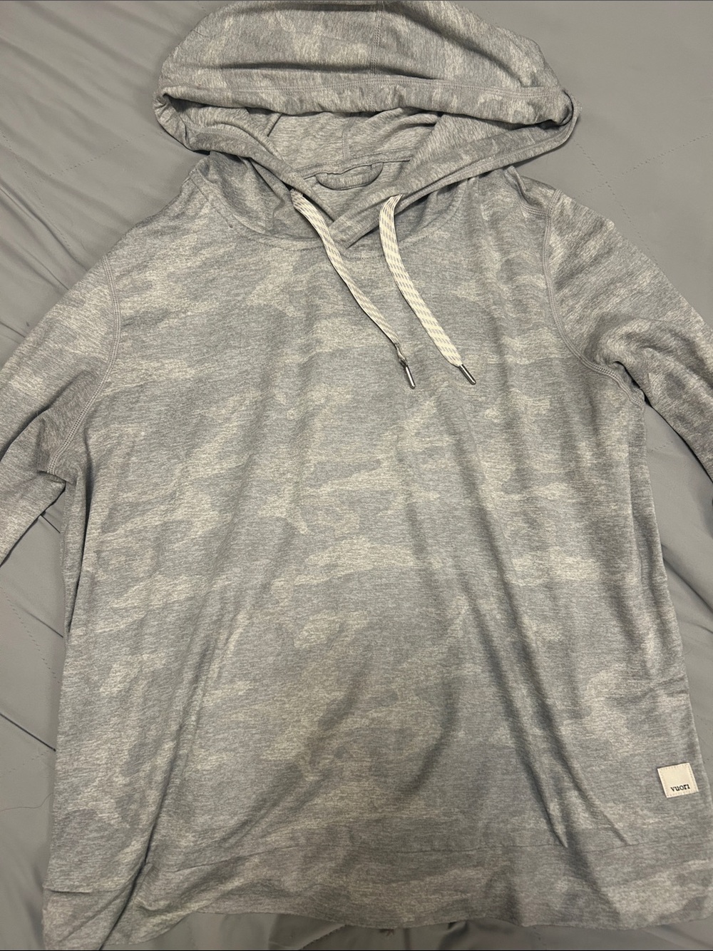 Vuori Halo Light Gray/Camp Hooded Long Sleeve Pullover Sweatshirt
